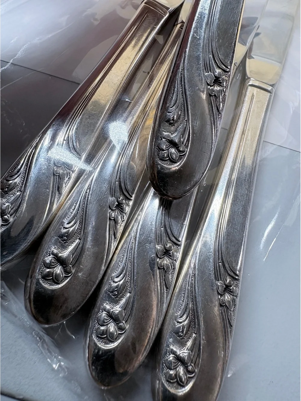 Holmes & Edwards 1937 Floral Silverplate Dinner Knives Set of 5 Stainless